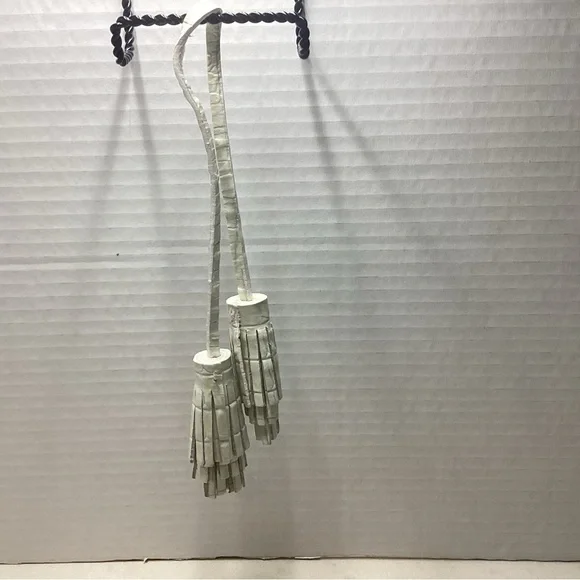 Brahmin Macaroon white large double tassel in EUC. No Offers FIRM PRICE - Picture 2 of 3